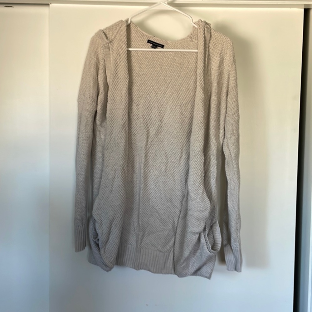 Size L cardigan sweater.